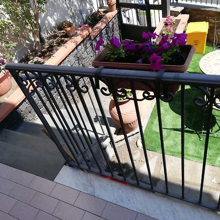 B & B Amici Dell'Etna Nicolosi Bagian luar foto