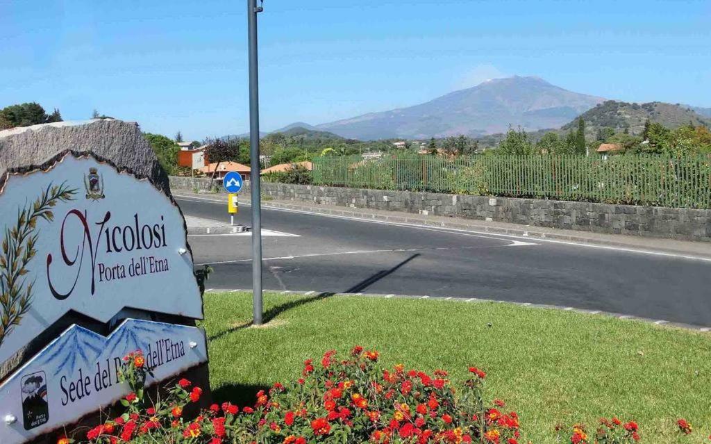 B & B Amici Dell'Etna Nicolosi Bagian luar foto